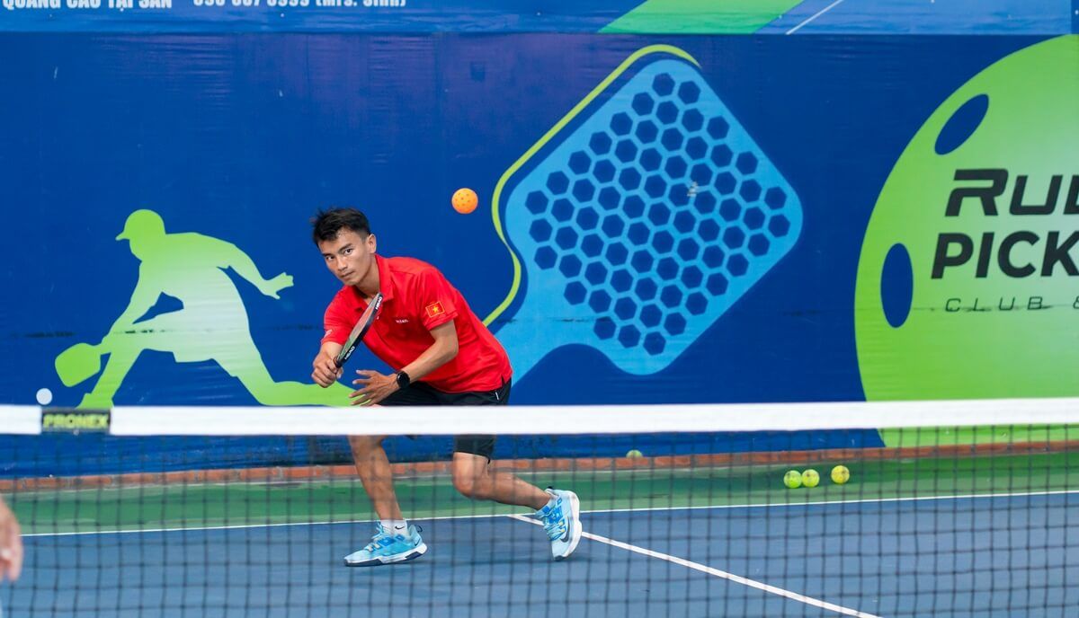 Top-10-Bai-Tap-Pickleball-Cho-Nguoi-Moi-Bat-Dau-Giup-Ban-Tien-Bo-Nhanh-Chong-Hoc-Vien-VNTA-Academy-2.jpg