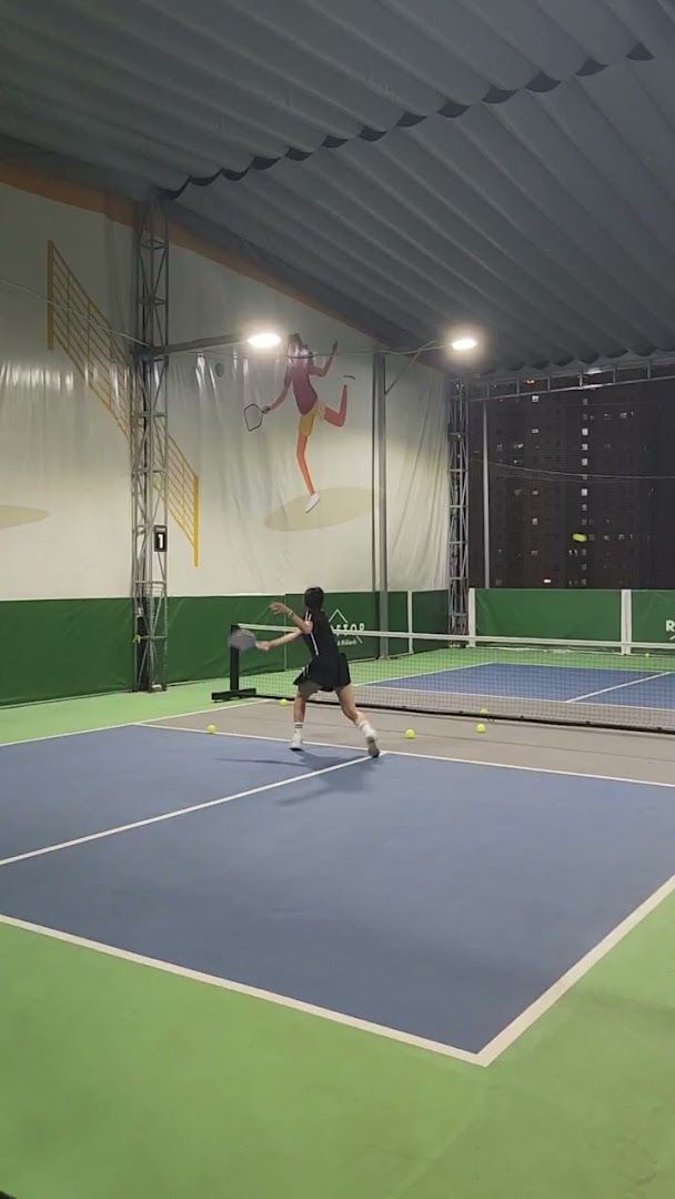 Rooftop Pickleball & Billiards 2