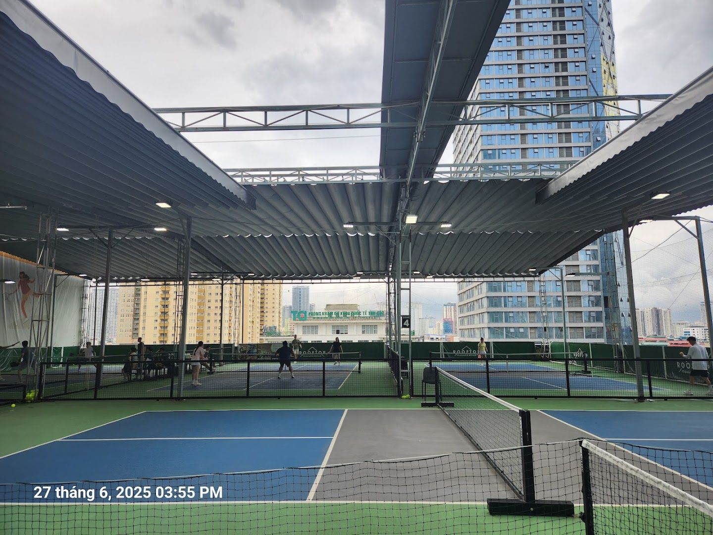Rooftop Pickleball & Billiards 3