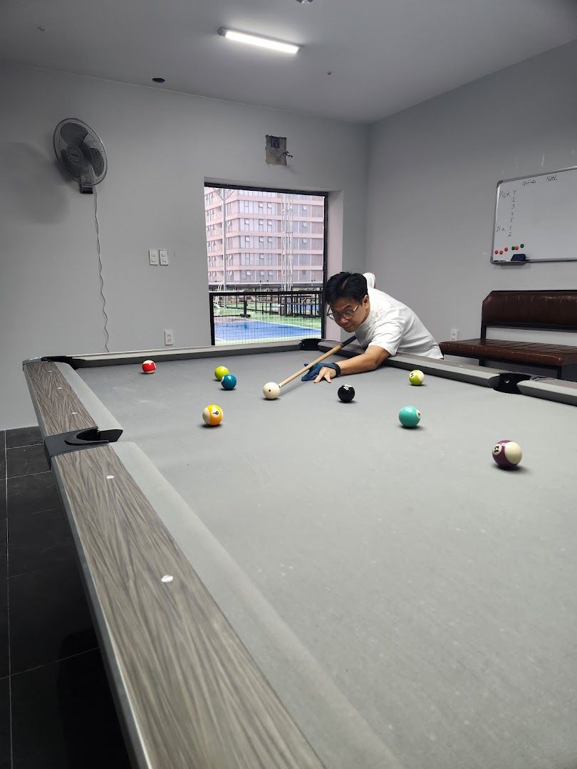 Rooftop Pickleball & Billiards 5