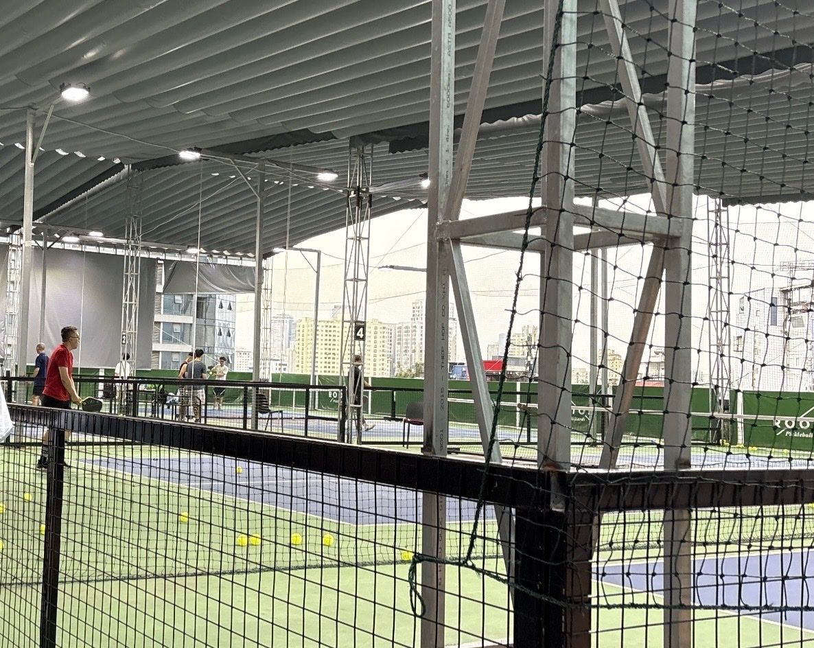 Rooftop Pickleball & Billiards 6