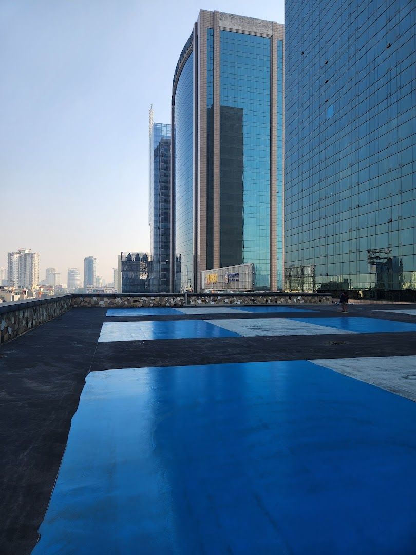 Rooftop Pickleball & Billiards 10