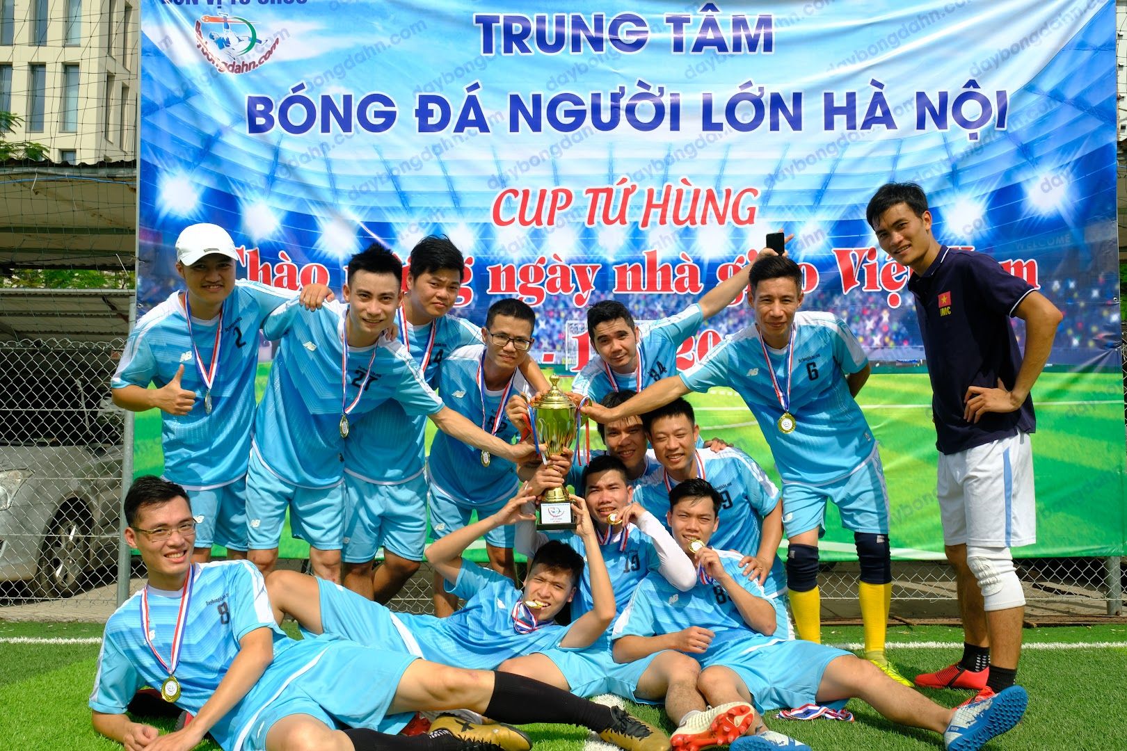 BÓNG ĐÁ NGƯỜI LỚN HÀ NỘI 4