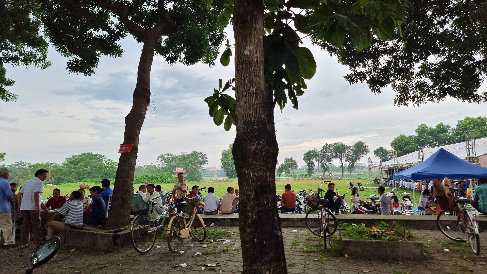 Sân bóng đá hữu văn 9