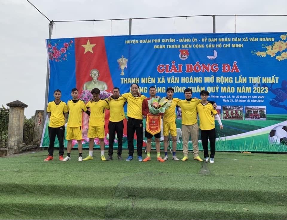 Sân bóng đá làng Văn Trai xã Văn Hoàng 7