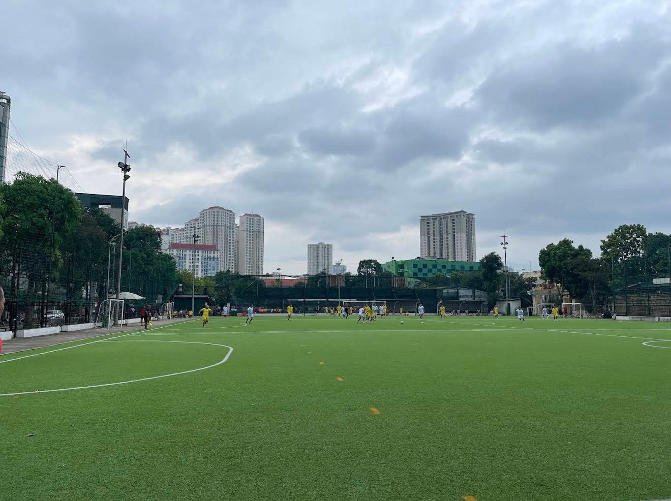 Sân bóng Đầm Hồng 1 1