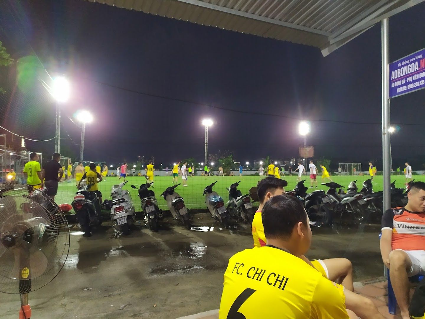 Sân bóng Đầm Hồng 1 4