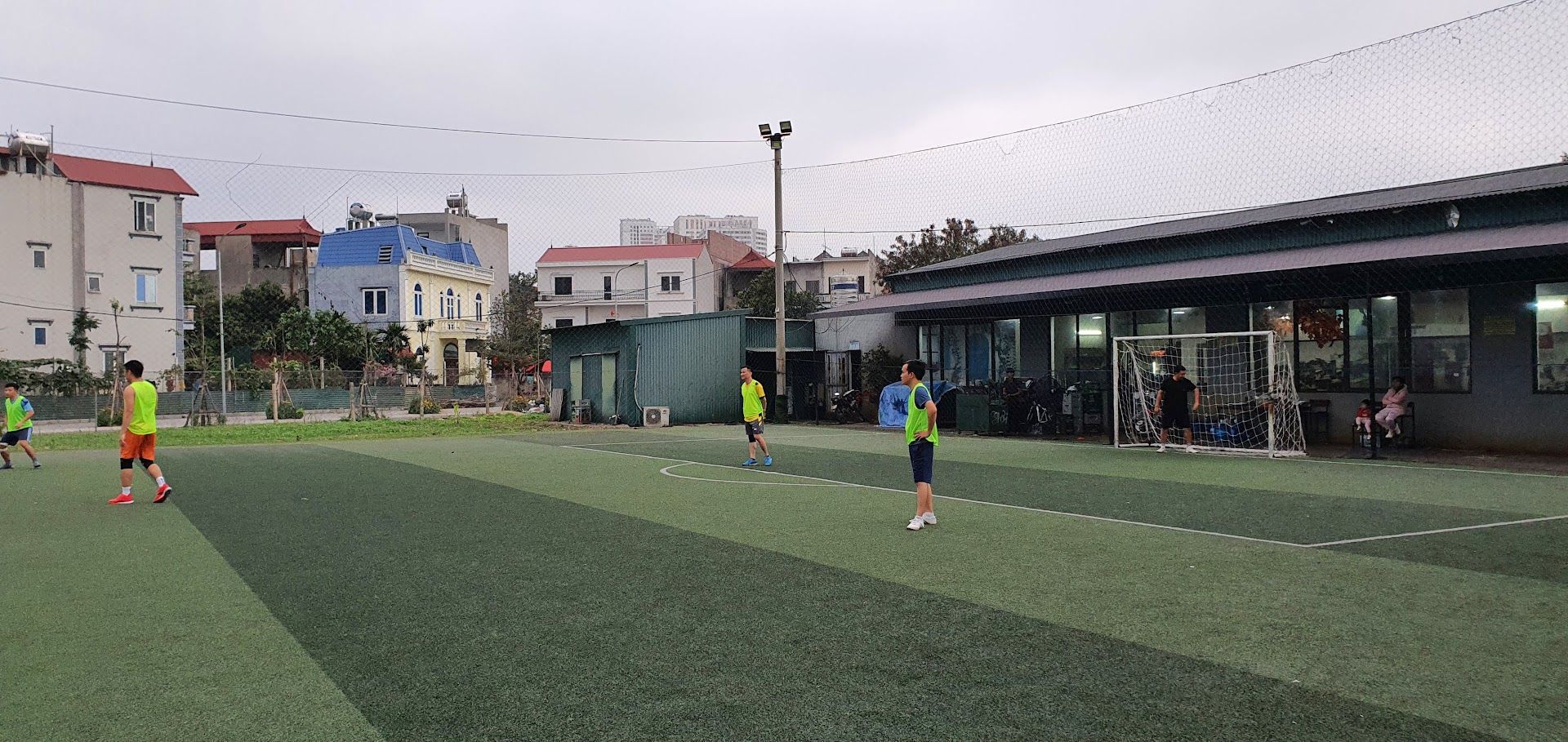 Sân bóng Đường Sắt 2