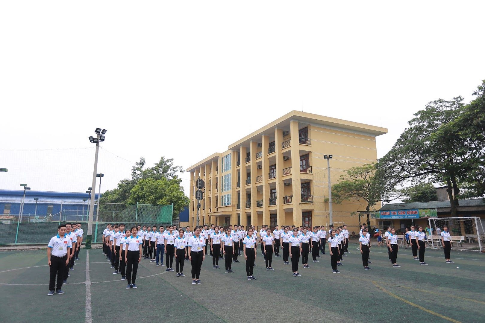Sân bóng Đường Sắt 5