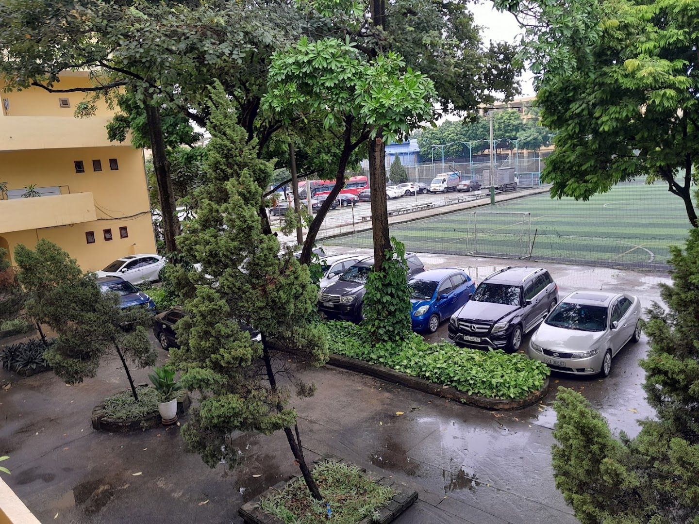 Sân bóng Đường Sắt 8