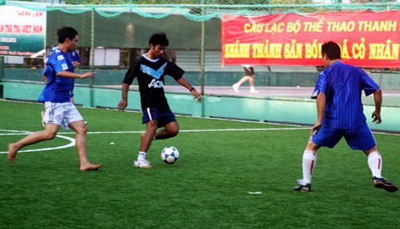 Sân bóng Giáp Nhất 4