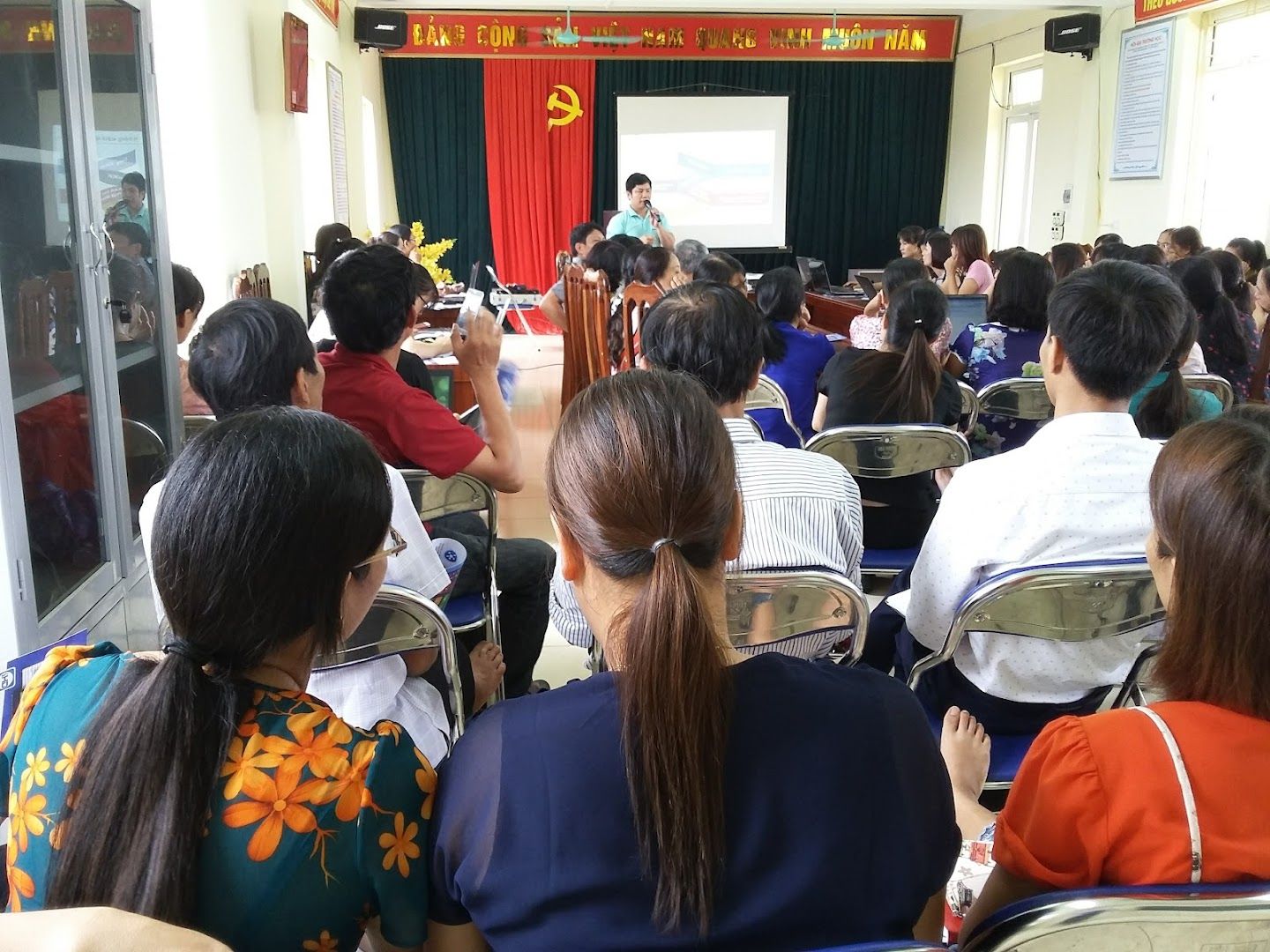 Sân bóng Hang Hùm 2
