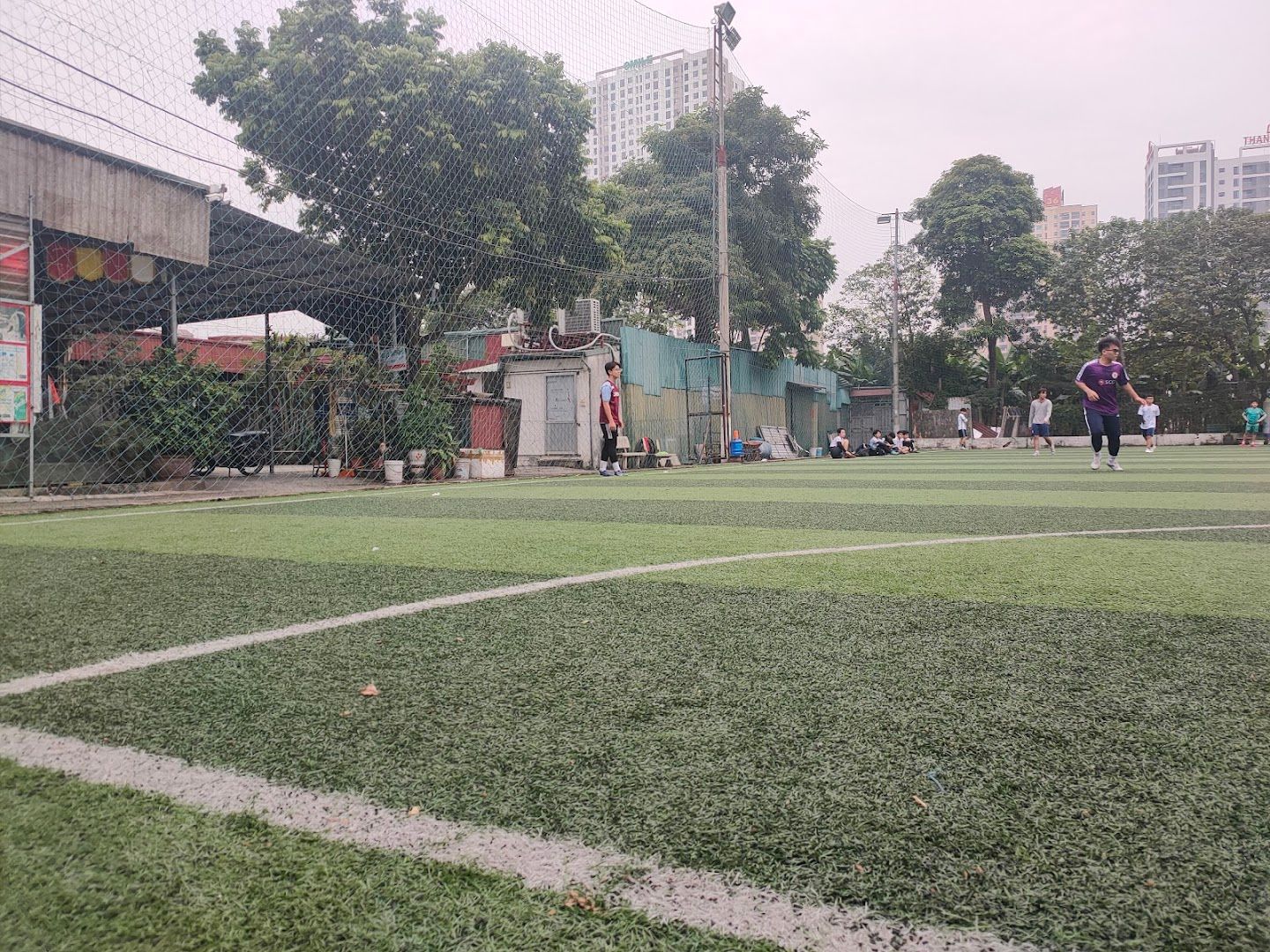 Sân bóng Hoa Mừng - ga Giáp Bát 1