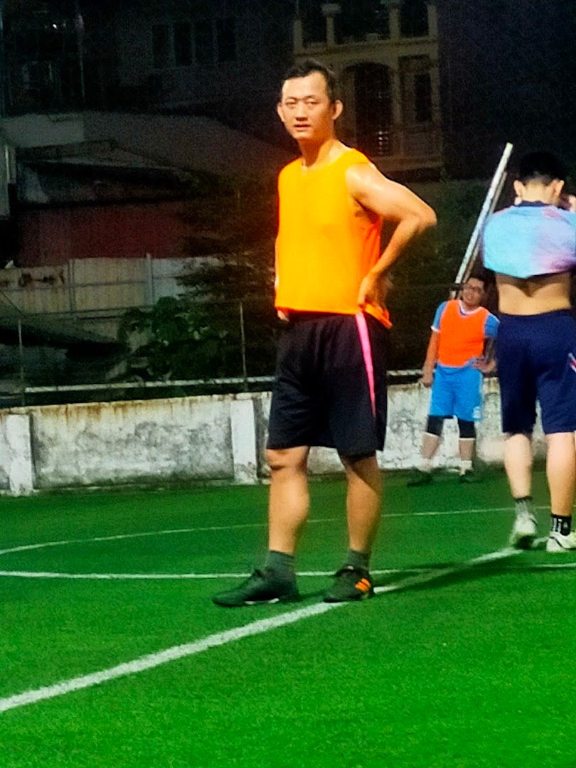 Sân bóng Hoa Mừng - ga Giáp Bát 2