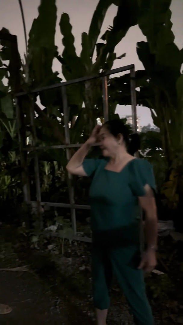 Sân bóng Hoa Mừng - ga Giáp Bát 6