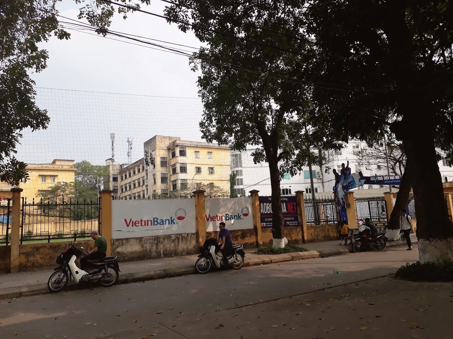 Sân bóng Kí túc xá Đại học Bách Khoa Hà Nội 9
