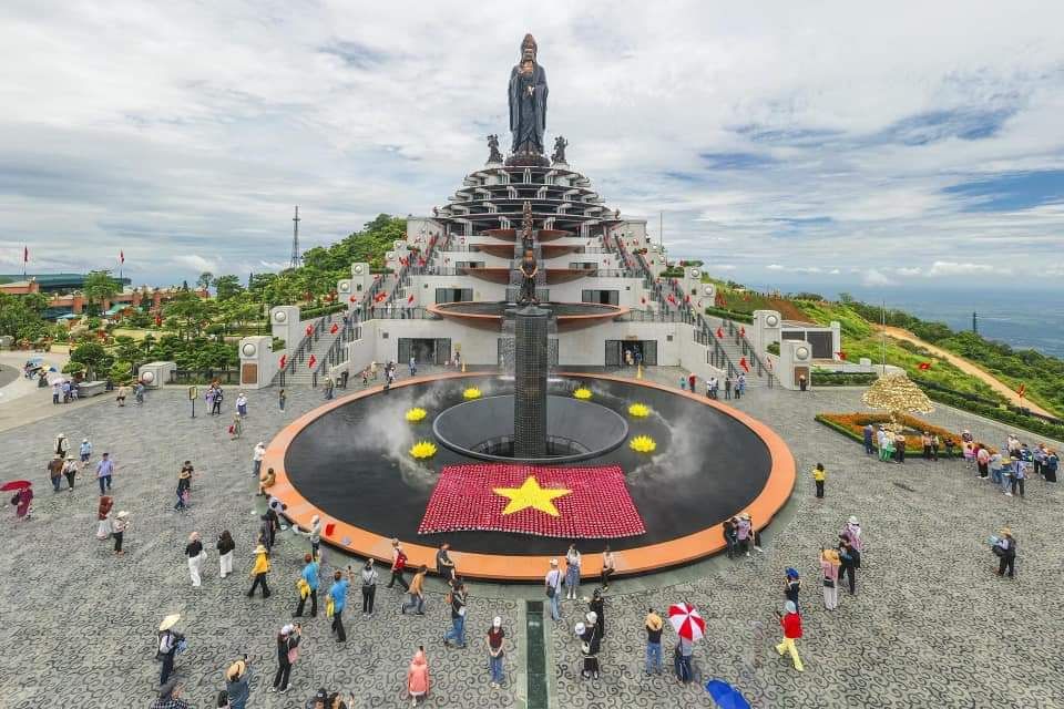 Sân bóng Linh Quy 10