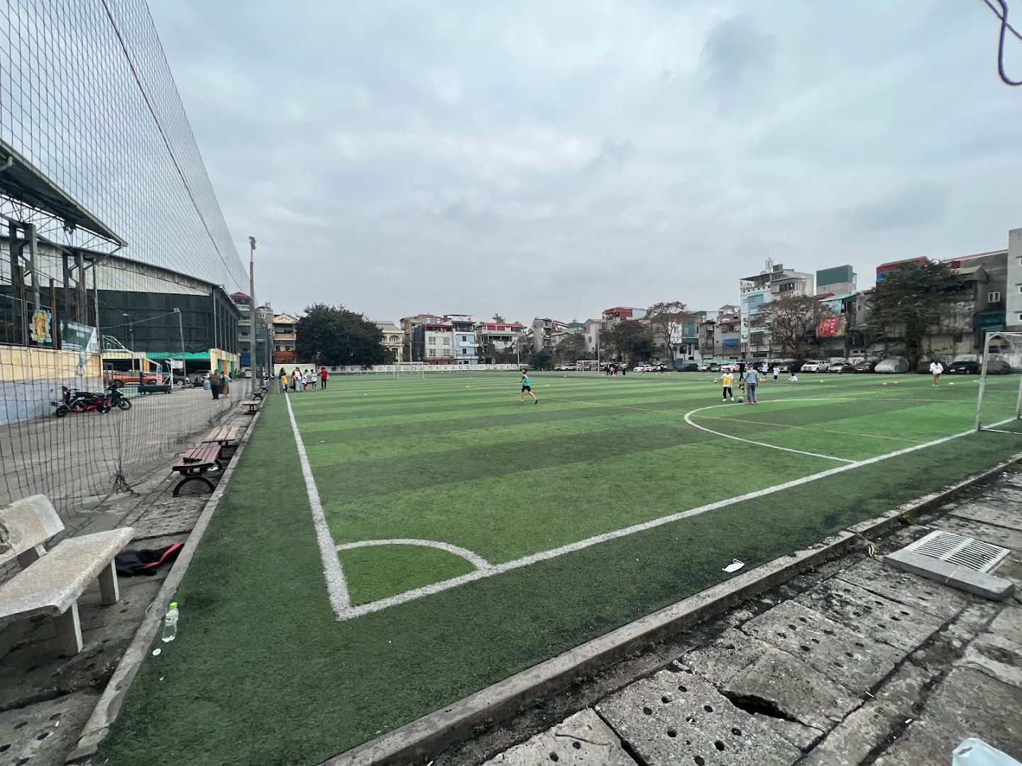 Sân Bóng Long Biên 3