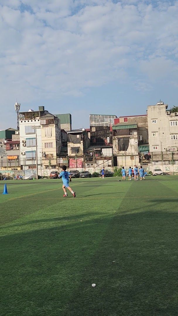 Sân Bóng Long Biên 8