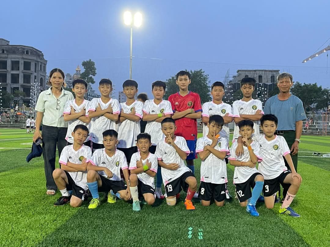 Sân Bóng Nhân Tạo F4 6