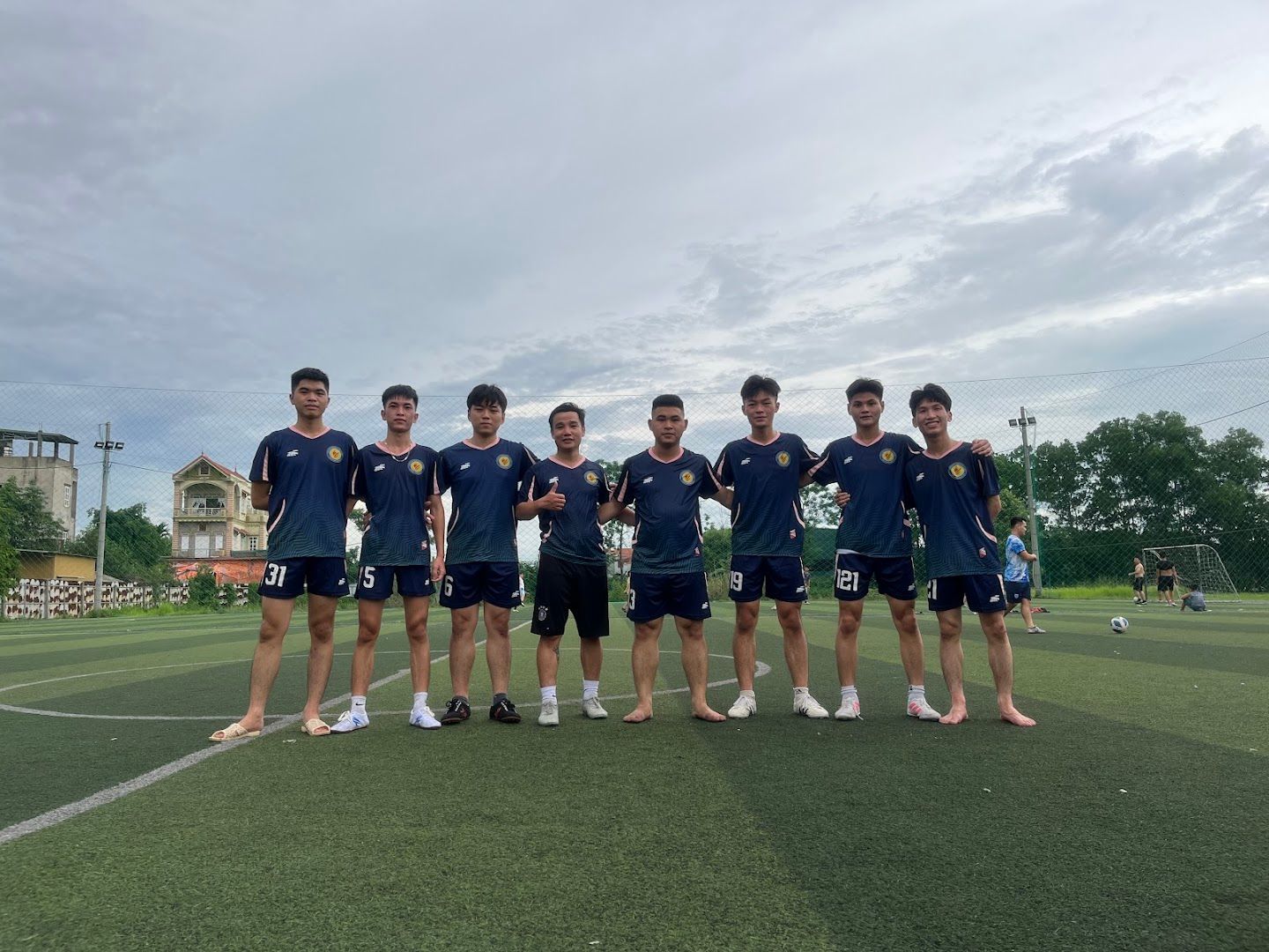Sân bóng nhân tạo Tía 8