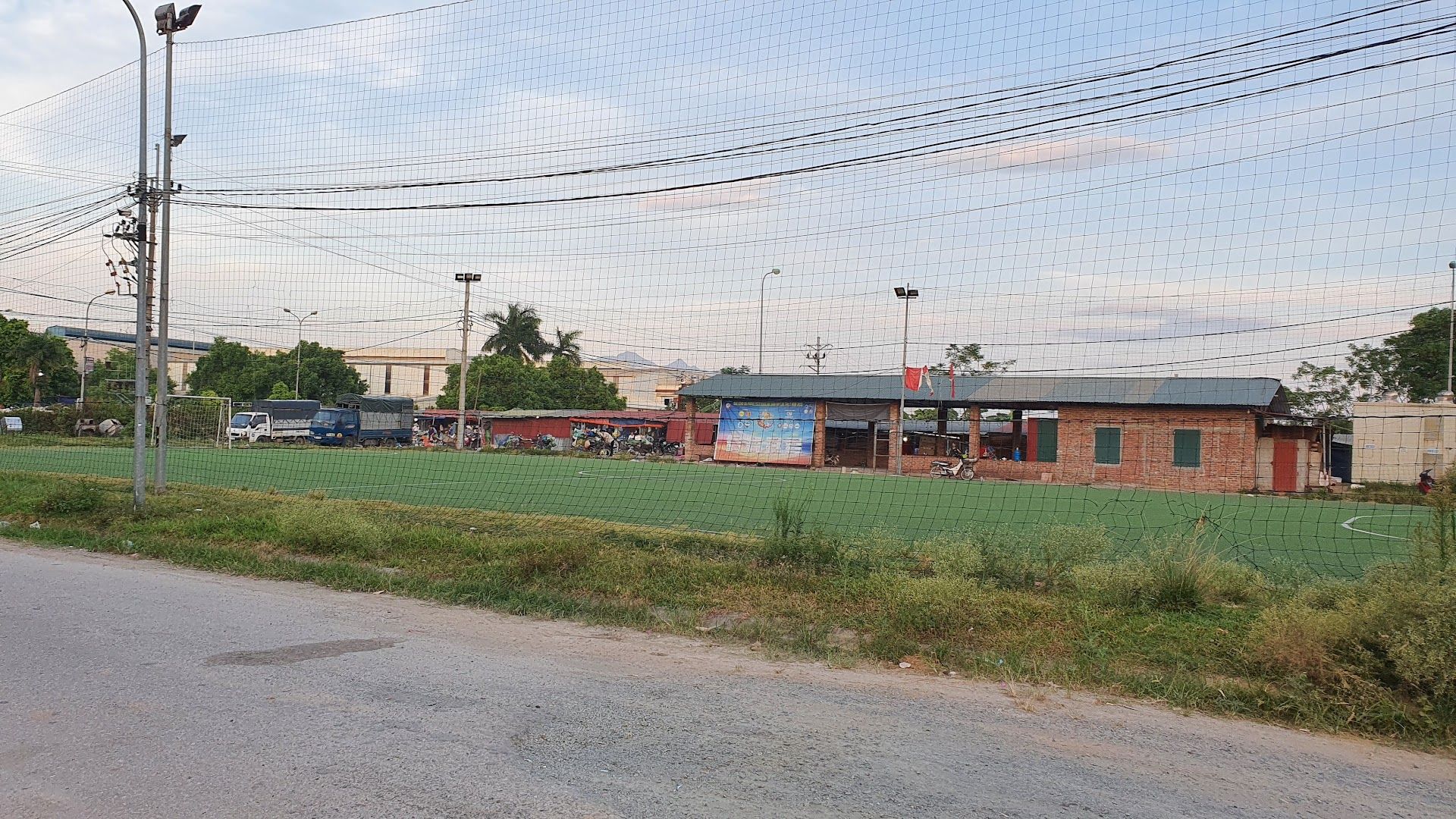 Sân bóng Phú Hà 8