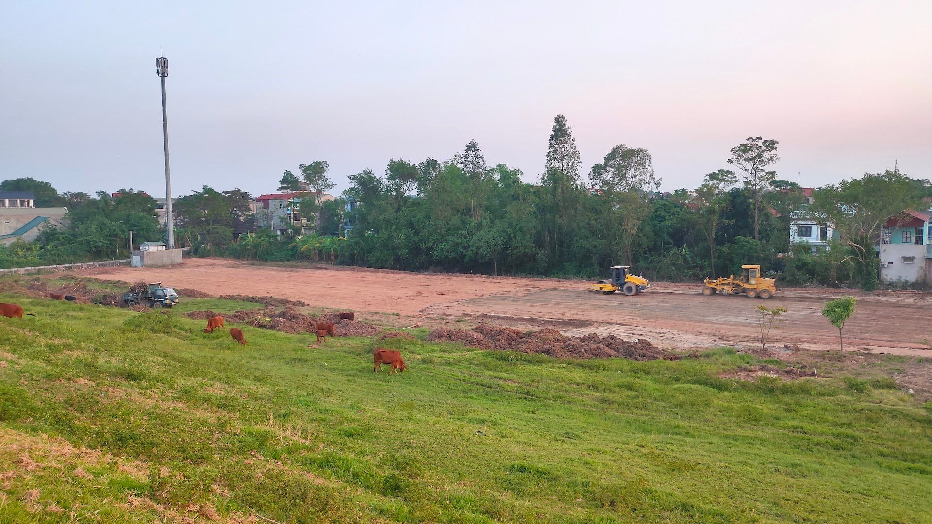 Sân bóng Phú Nhi_Phú Thịnh Sơn Tây 1