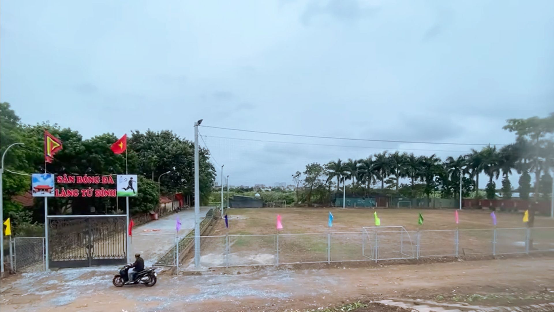 Sân bóng Thôn Tử Đình 7