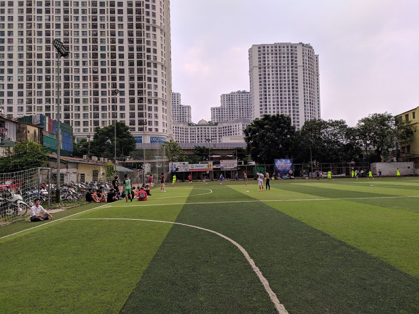 Sân bóng Thượng Đình 2