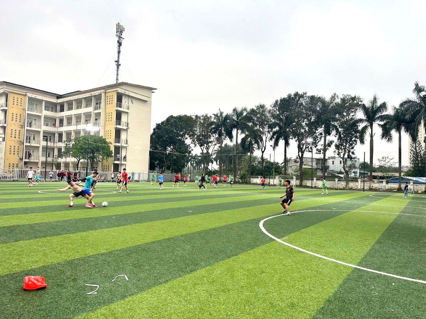Sân Bóng trường Cao Đẳng Công Nghệ Cao HN 3