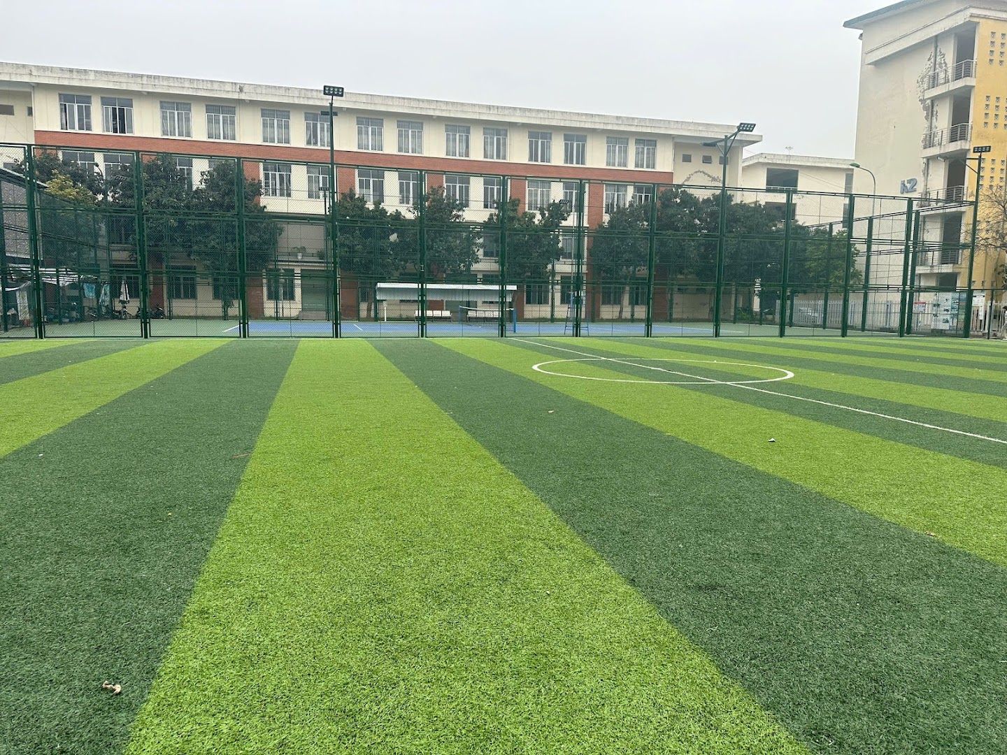 Sân Bóng trường Cao Đẳng Công Nghệ Cao HN 4