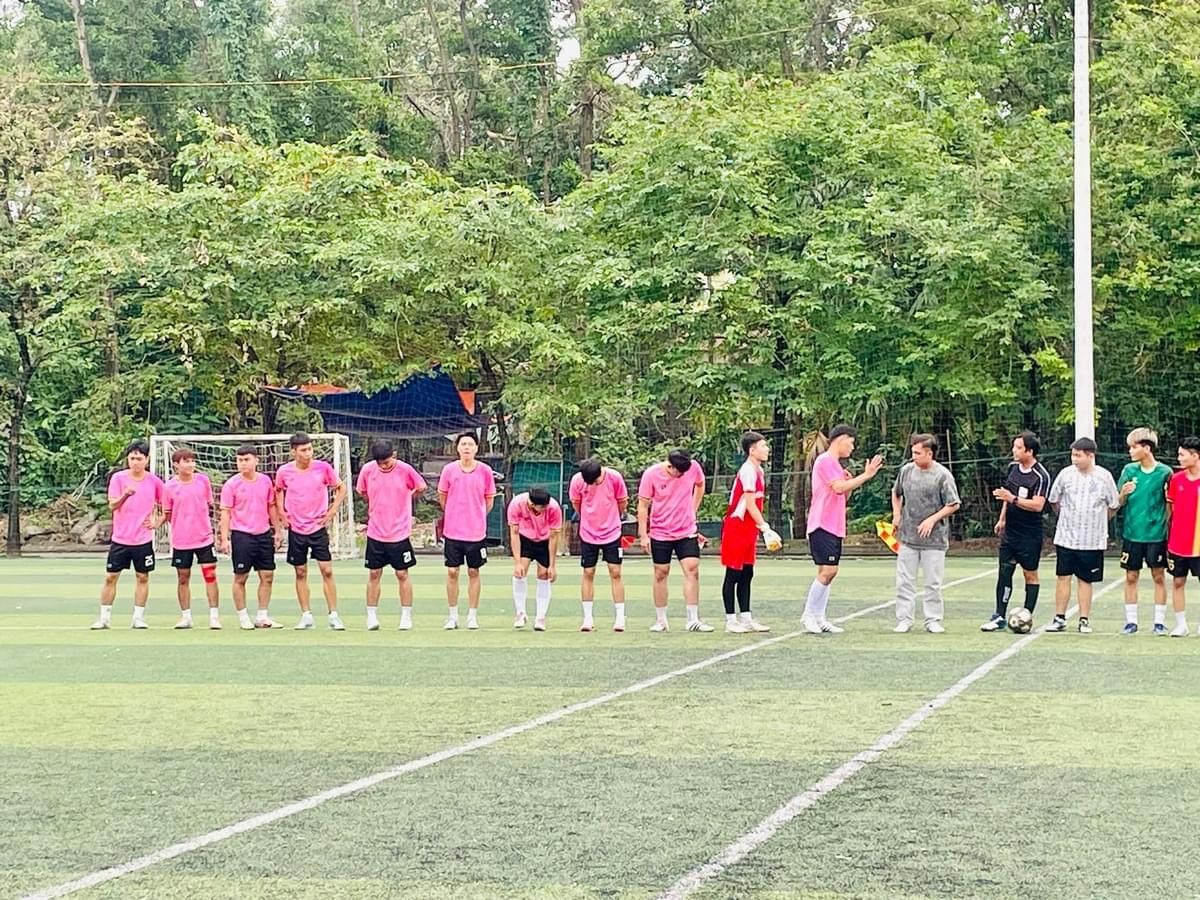 Sân Bóng Trường Đại Học CN Việt Hung 1