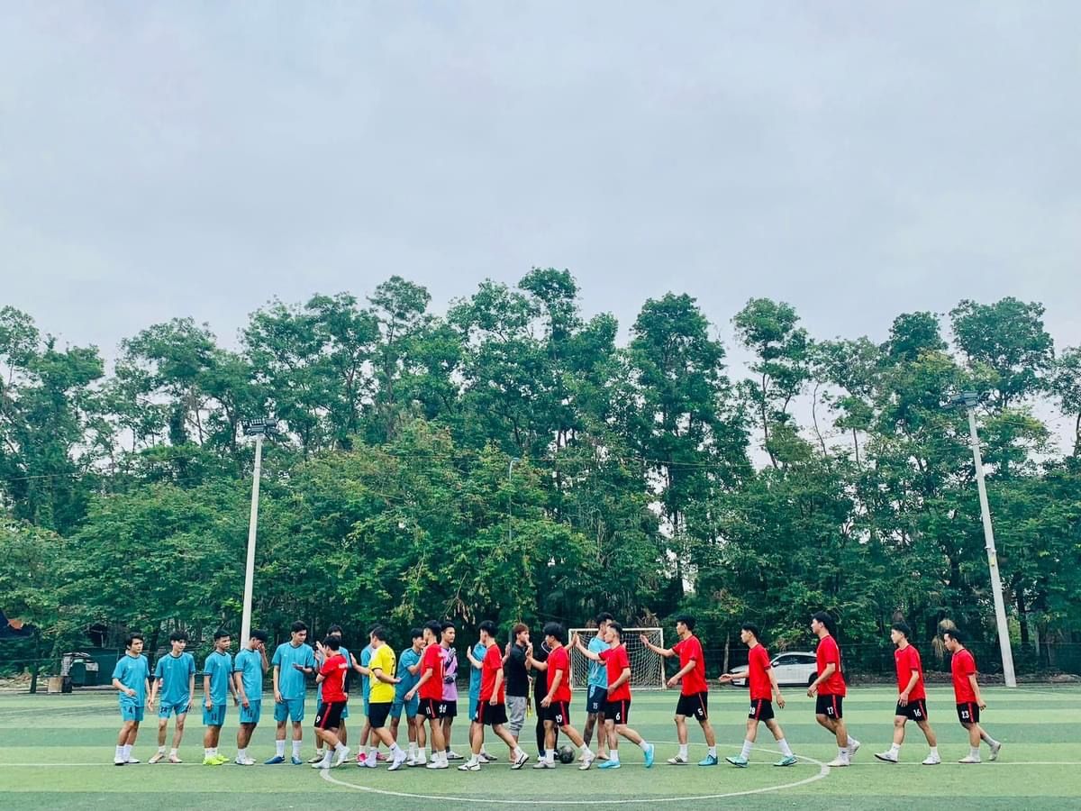 Sân Bóng Trường Đại Học CN Việt Hung 9
