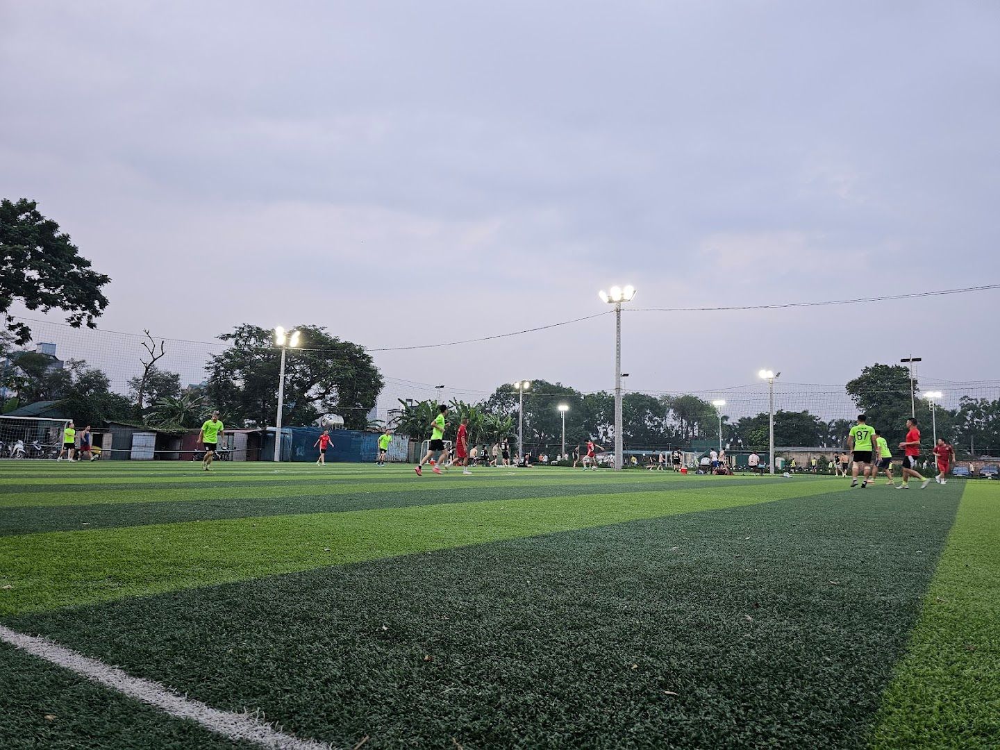Sân bóng Ven Đê 1 1