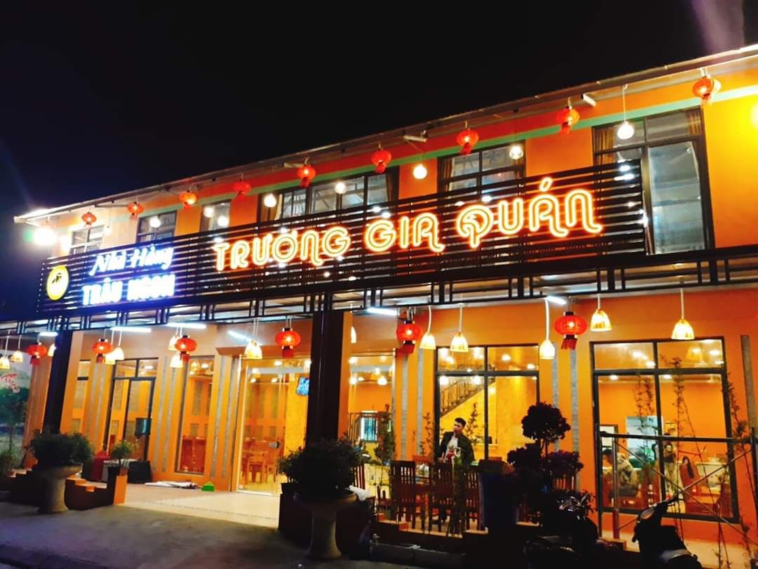 Sân cỏ nhân tạo thôn Ấp Tó 4