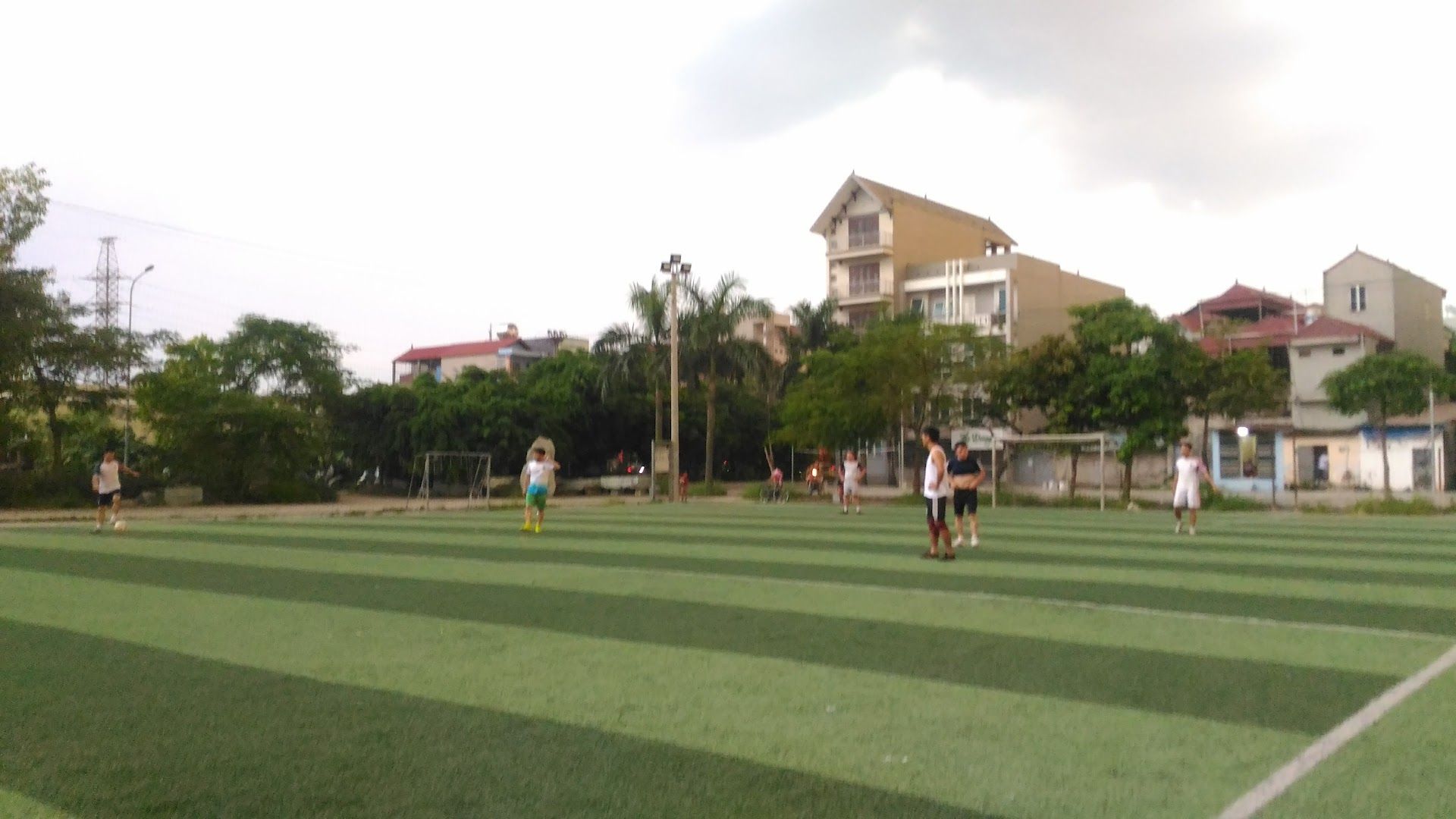 Sân cỏ nhân tạo thôn Ấp Tó 5