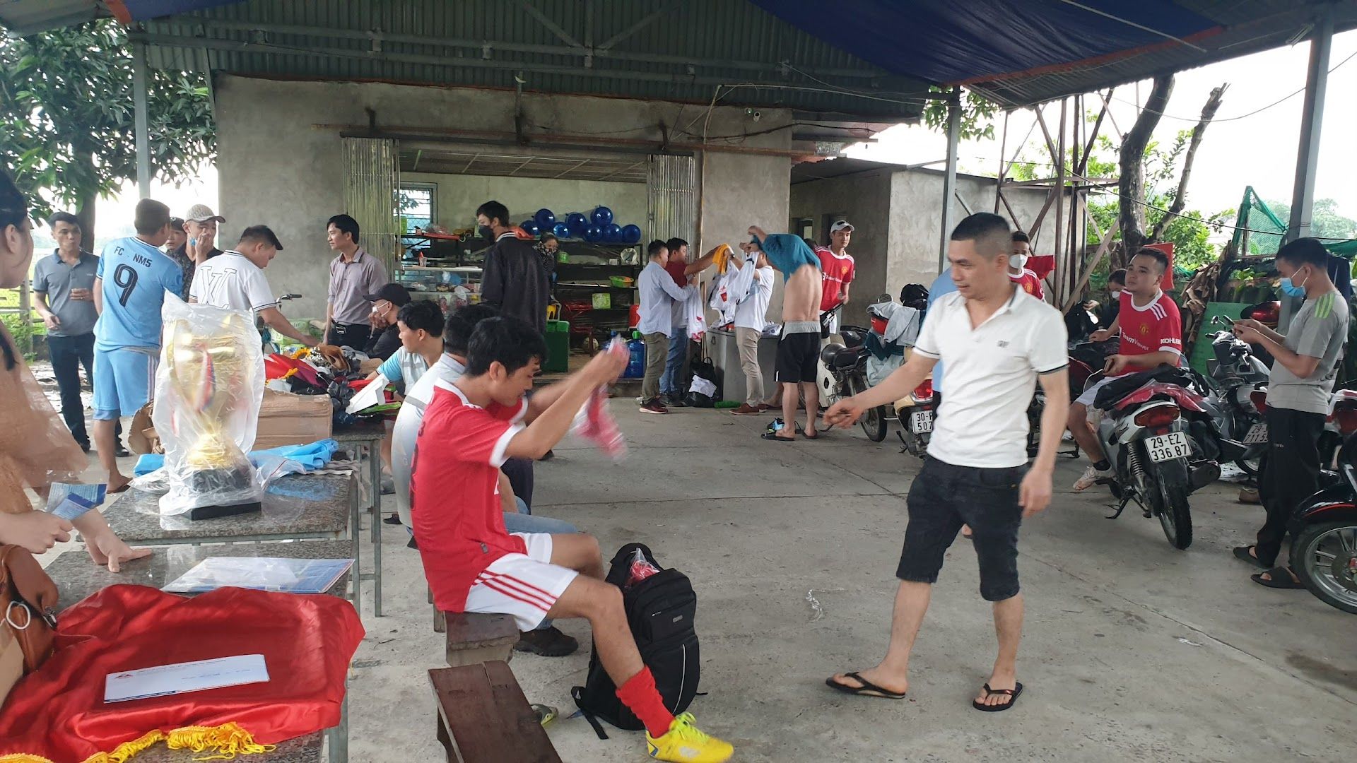Sân cỏ nhân tạo thôn Ấp Tó 10
