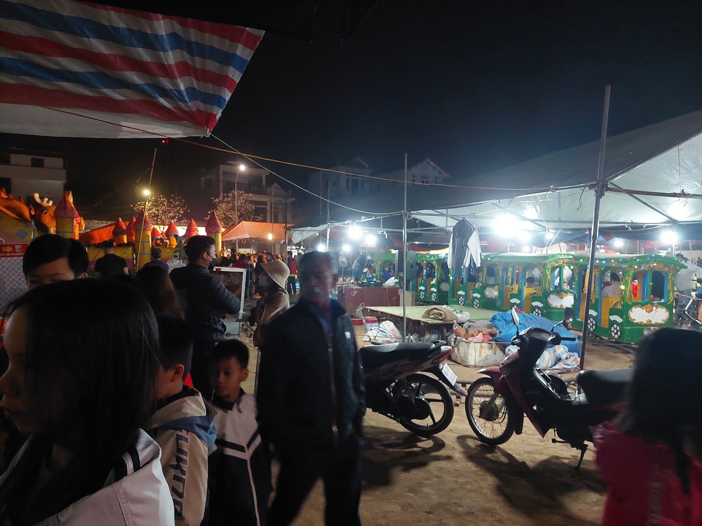 Sân Vận Động Giai Lạc 3