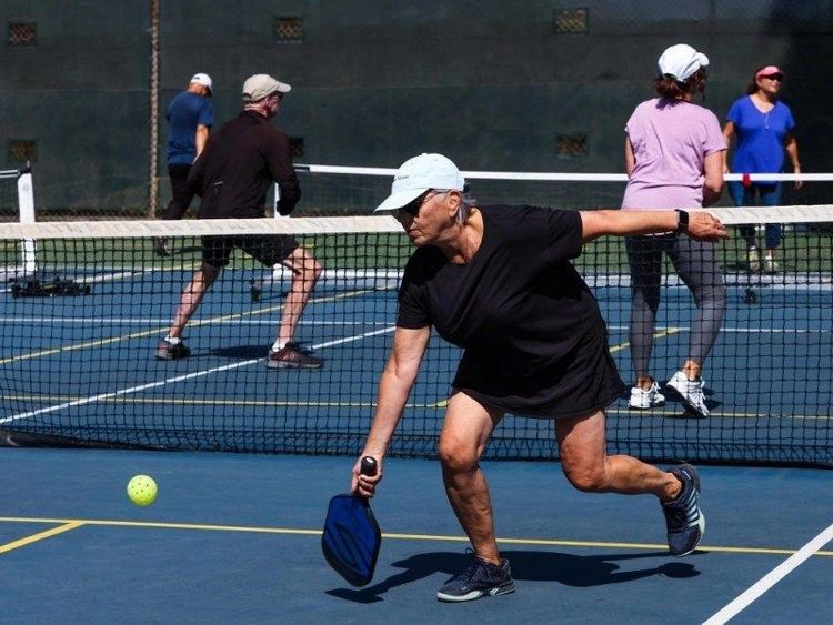 Tự Học Pickleball Tại Nhà: 5 Bước Chuẩn Hóa Bộ Chân (Footwork) Để Làm Chủ Vạch Kitchen