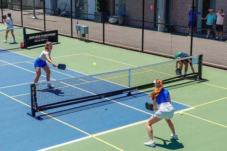 Lịch Sử Pickleball Và Hành Trình Chinh Phục Việt Nam: Từ Trò Chơi Gia Đình Đến Cơn Sốt Thể Thao Quốc Dân