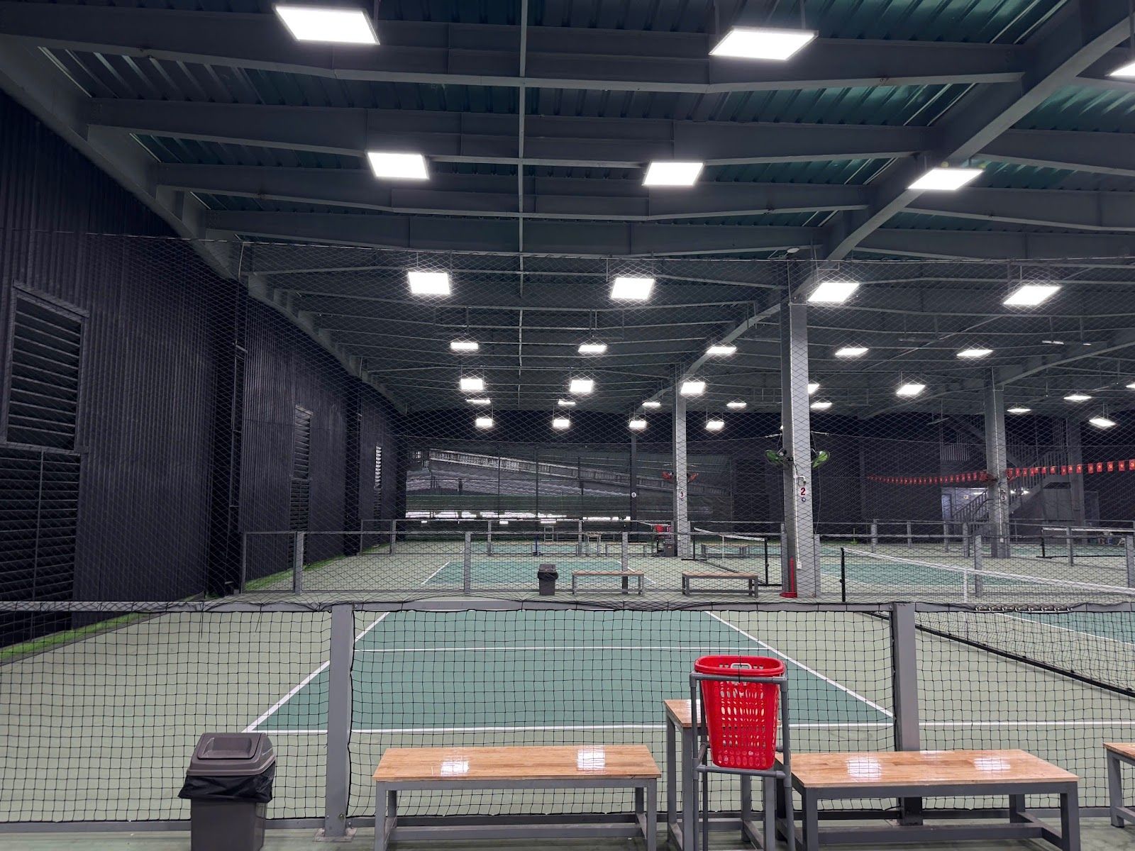 PooC Cafe Pickleball & Badminton 6
