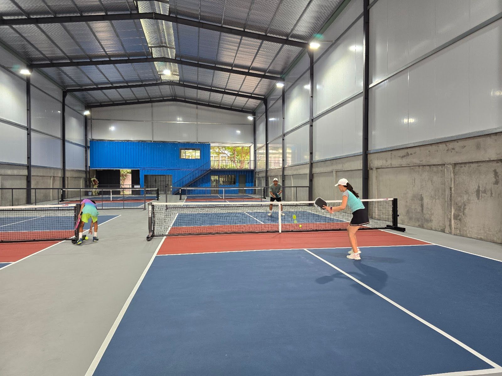 Sân badminton Reverside 3