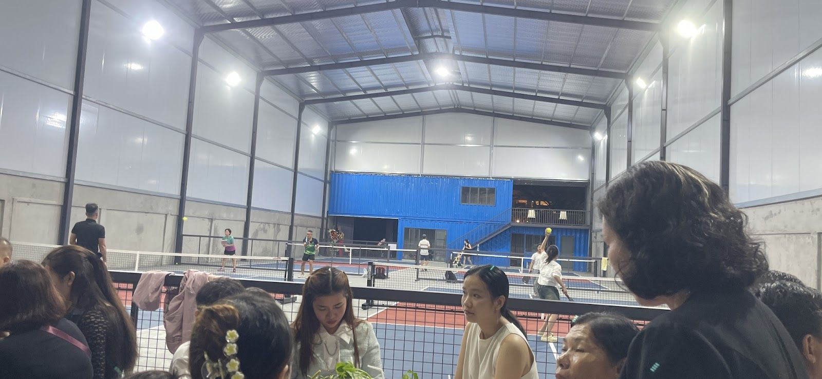 Sân badminton Reverside 8