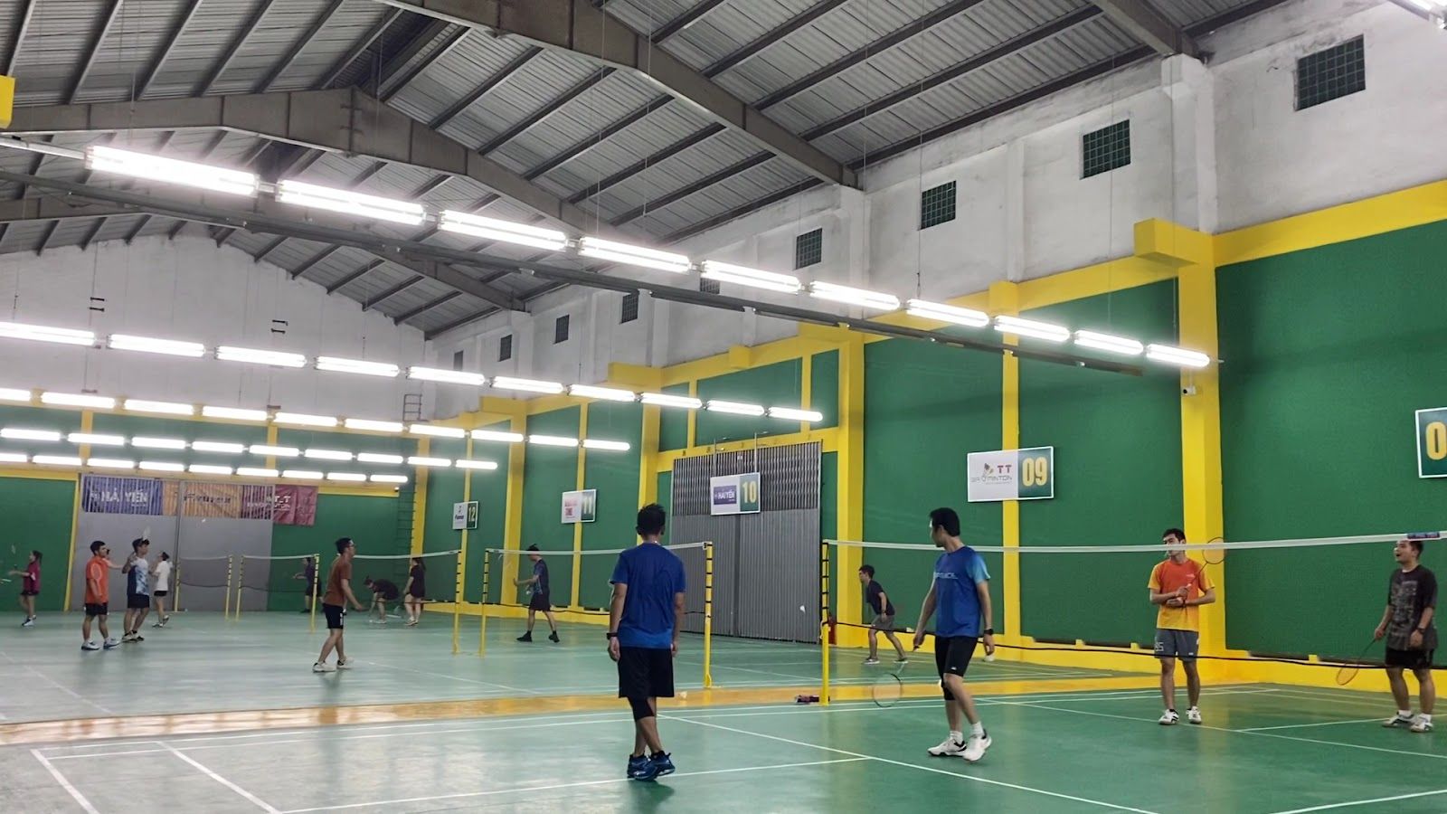 Sân Cầu lông Huỳnh Tấn Phát 8