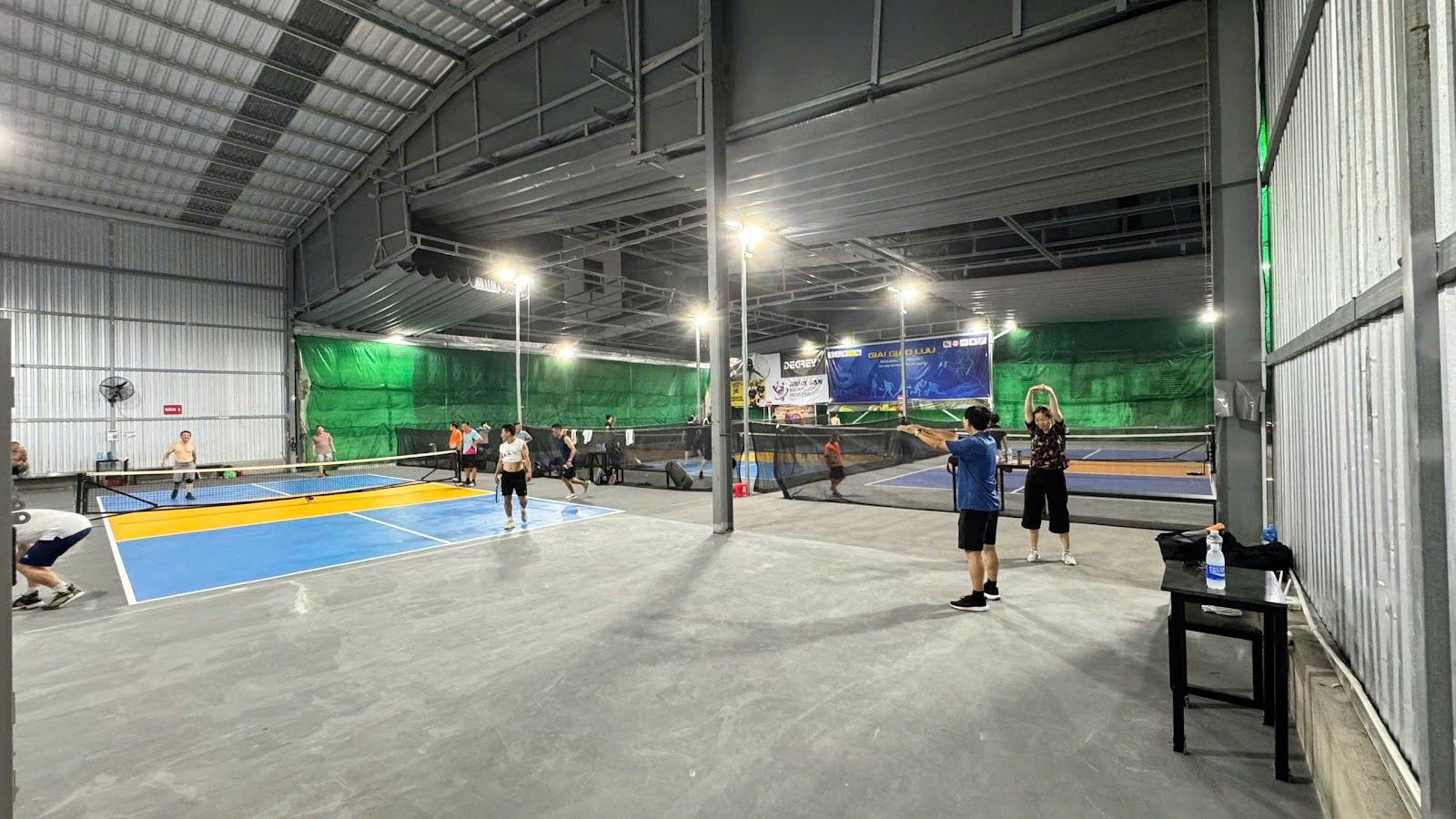 Sân Cầu Lông - Pickleball NHÓM BẠN - Quận Tân Phú 4