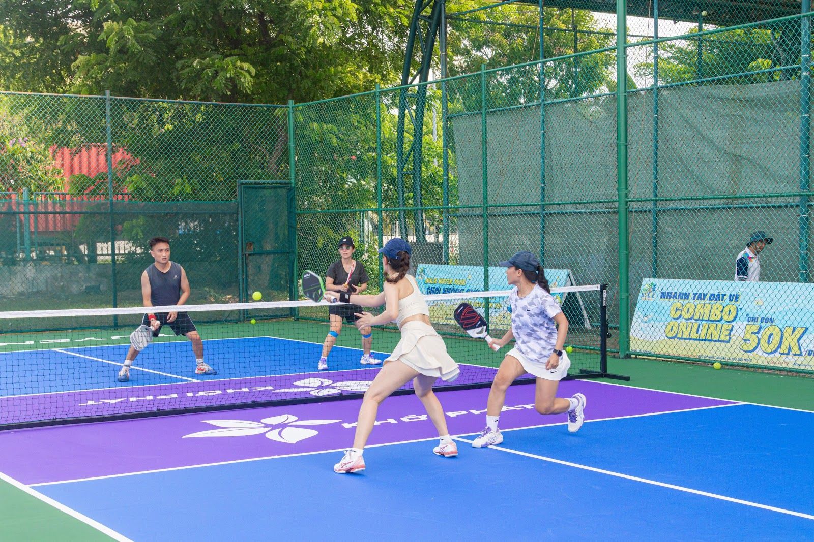 Sân Cầu Lông & Pickleball LÂM HẠNH 2