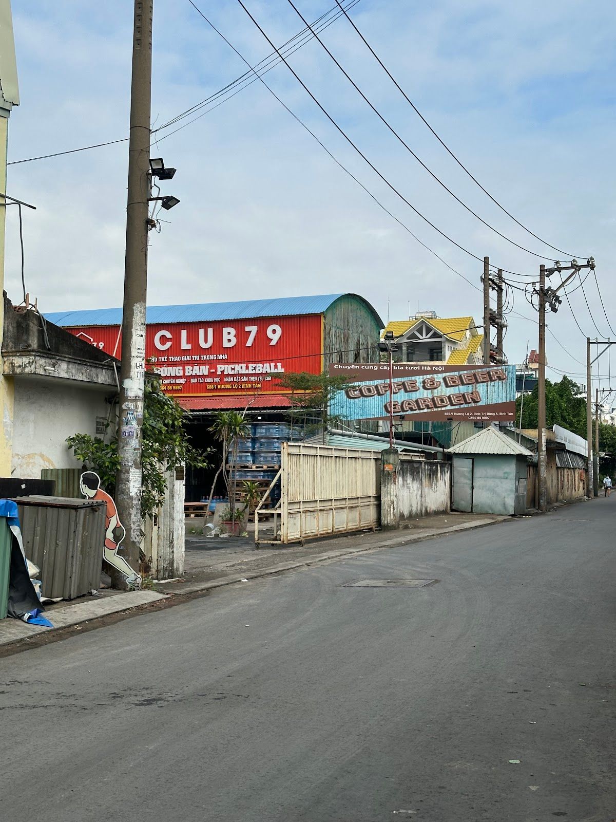 Sân Cầu Lông - Pickleball trong nhà DClub79 - bãi giữ xe ô tô 24 giờ 2