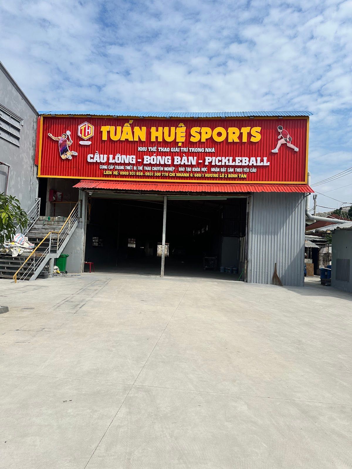 Sân Cầu Lông - Pickleball trong nhà DClub79 - bãi giữ xe ô tô 24 giờ 4